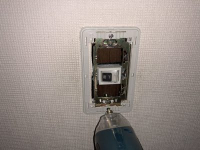 家庭の照明スイッチ ほたるスイッチ をdiyで交換 修理してみた 電気のあれこれ Diy 資格 基礎