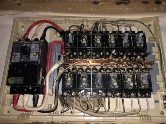 家庭の屋内配線の流れを解説|電柱・電力量計・分電盤・天井裏・コンセントまで|電気のあれこれ(DIY・資格・基礎)